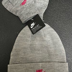 NIKE 2 Piece Beanie Glove Set Grey Girls Youth NWT